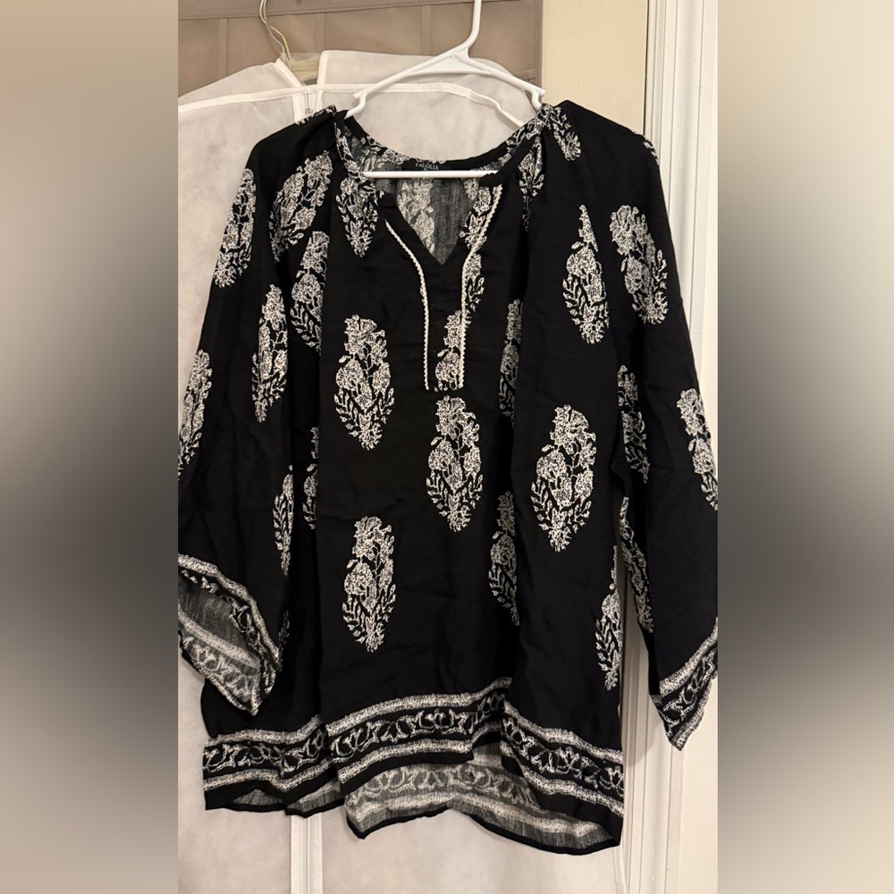 Valia Black Tunic with White Floral Embroidery